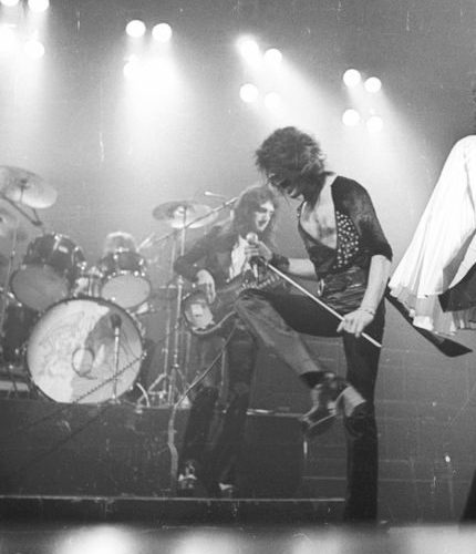 Freddie Mercury rockin a pair of Alan Mair boots on stage