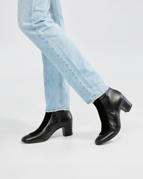 Marla in Ops&Ops No16 Classic Black Duo boots and jeans from the side