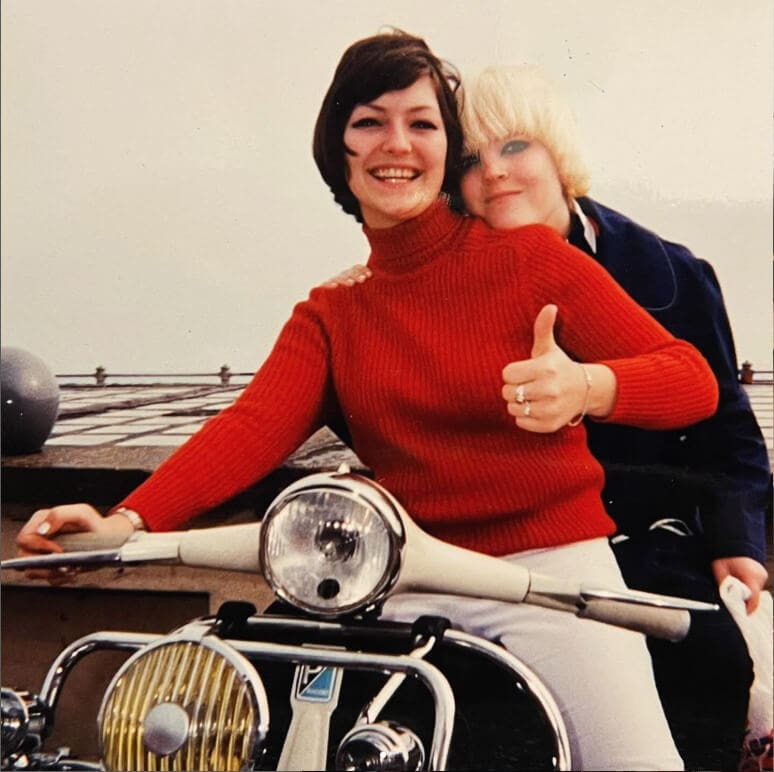 Mod Anja with her friend on a scooter
