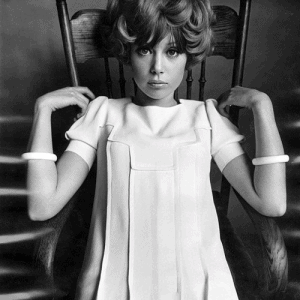 Pattie Boyd in Jean Varon pleats, photo by Ronald Traeger