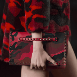 Camouflage: Valentino turns camo red